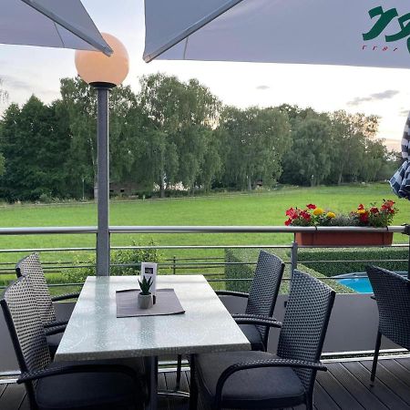 Hotel Und Restaurant Zum Bunten Hirsch Mirow Exterior foto
