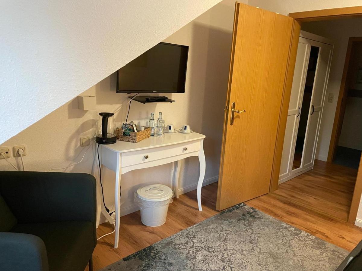 Hotel Und Restaurant Zum Bunten Hirsch Mirow Exterior foto