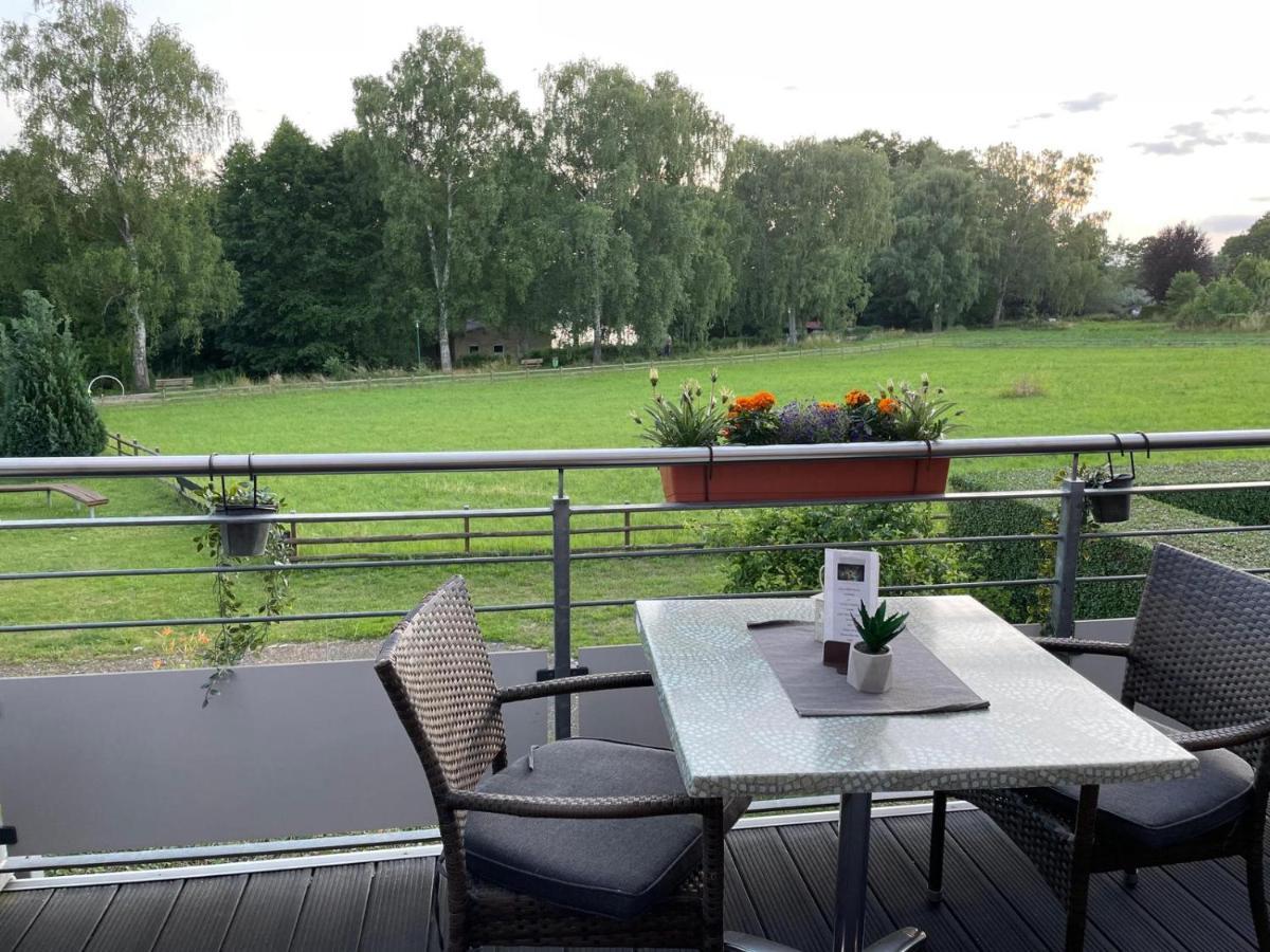 Hotel Und Restaurant Zum Bunten Hirsch Mirow Exterior foto